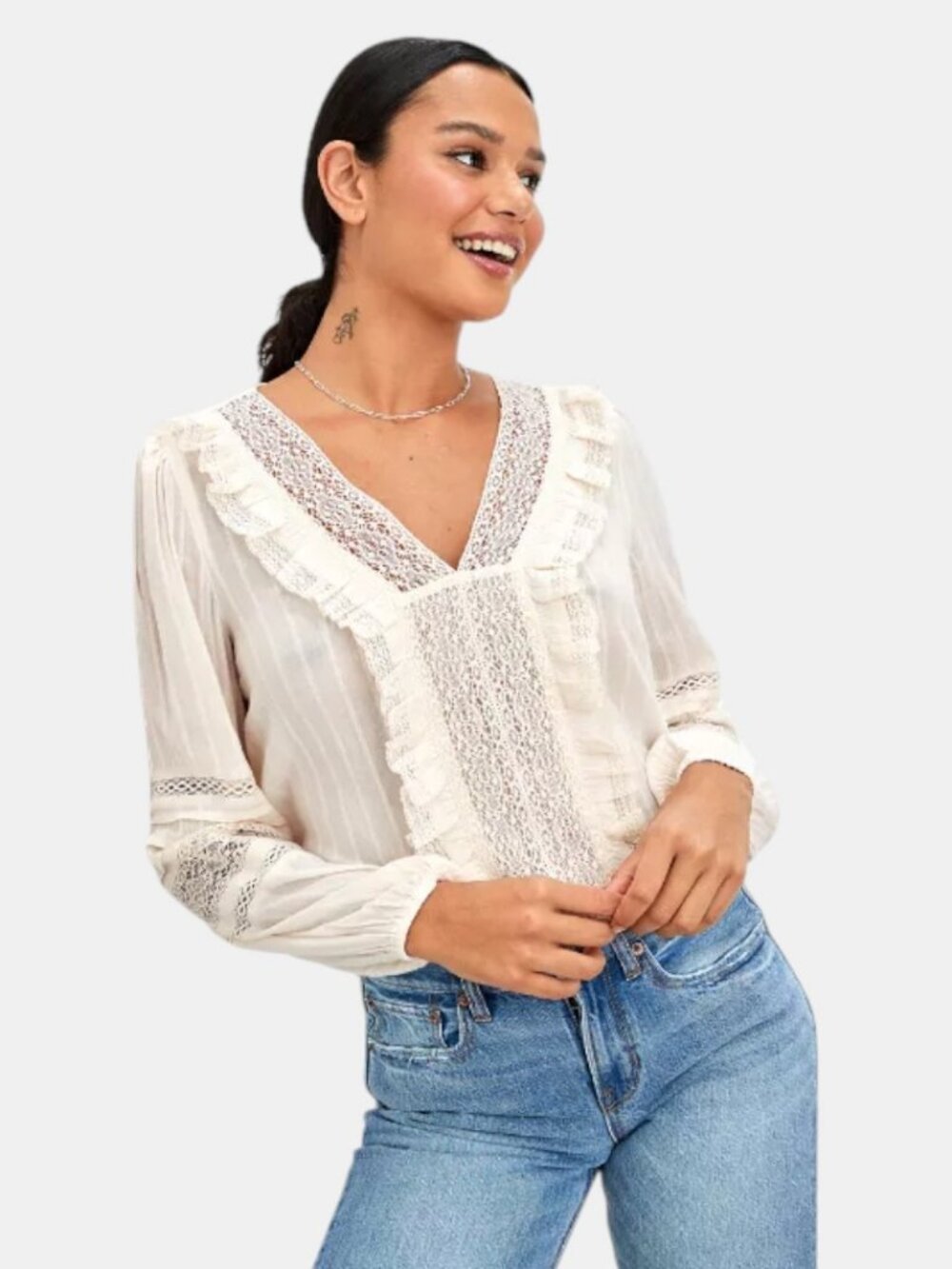 NWT AMERICAN EAGLE V-NECK RUFFLE LACE BLOUSE CREAM  SIZE M
